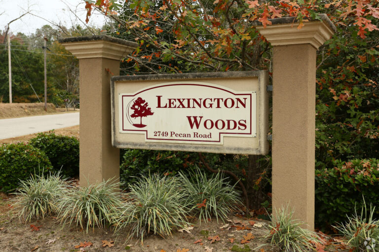 Lexington Woods Bling My Yard